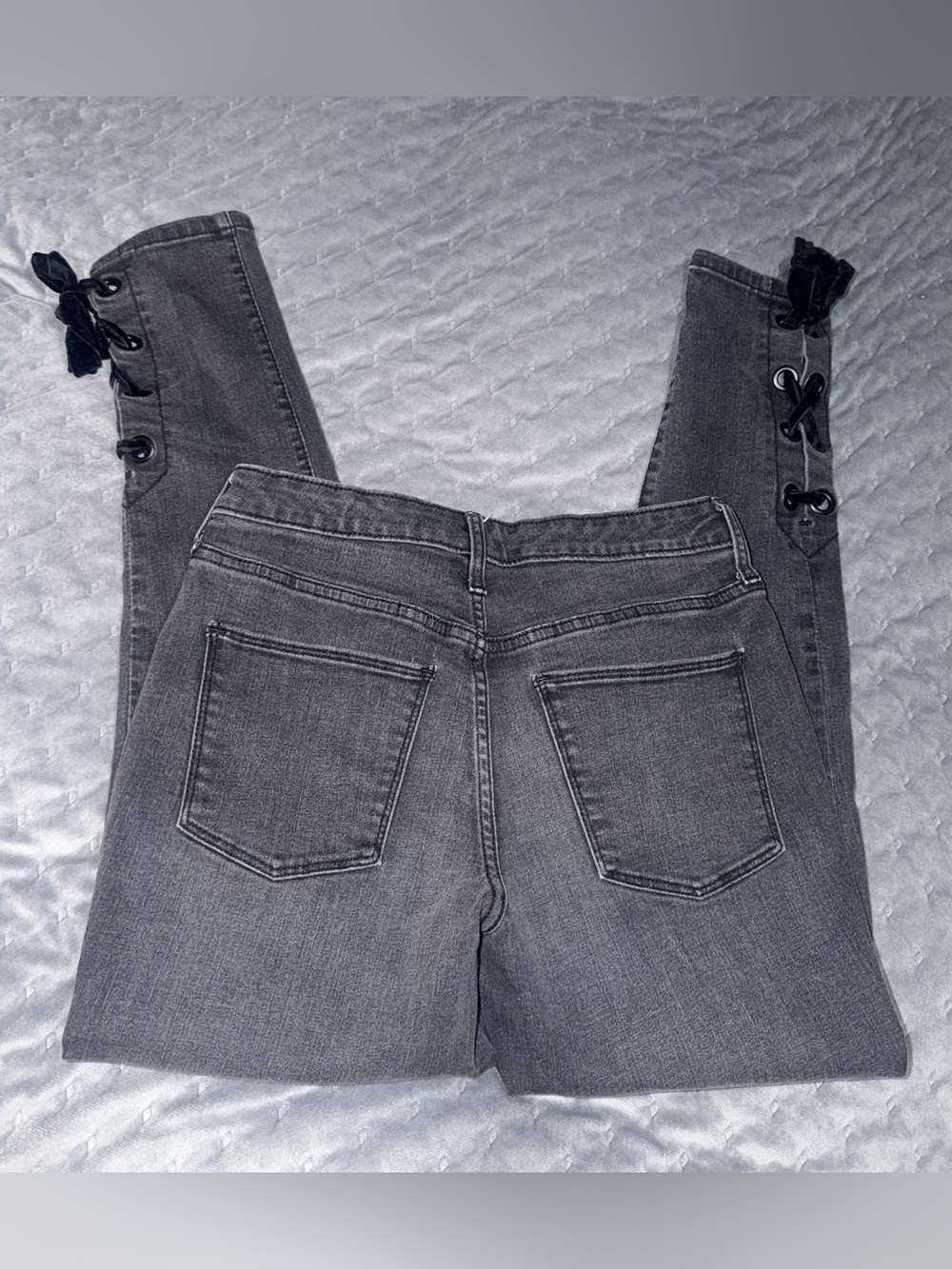 Universal Threads Women’s Gray Lace-Up Hem Jeans 8/29                     #46